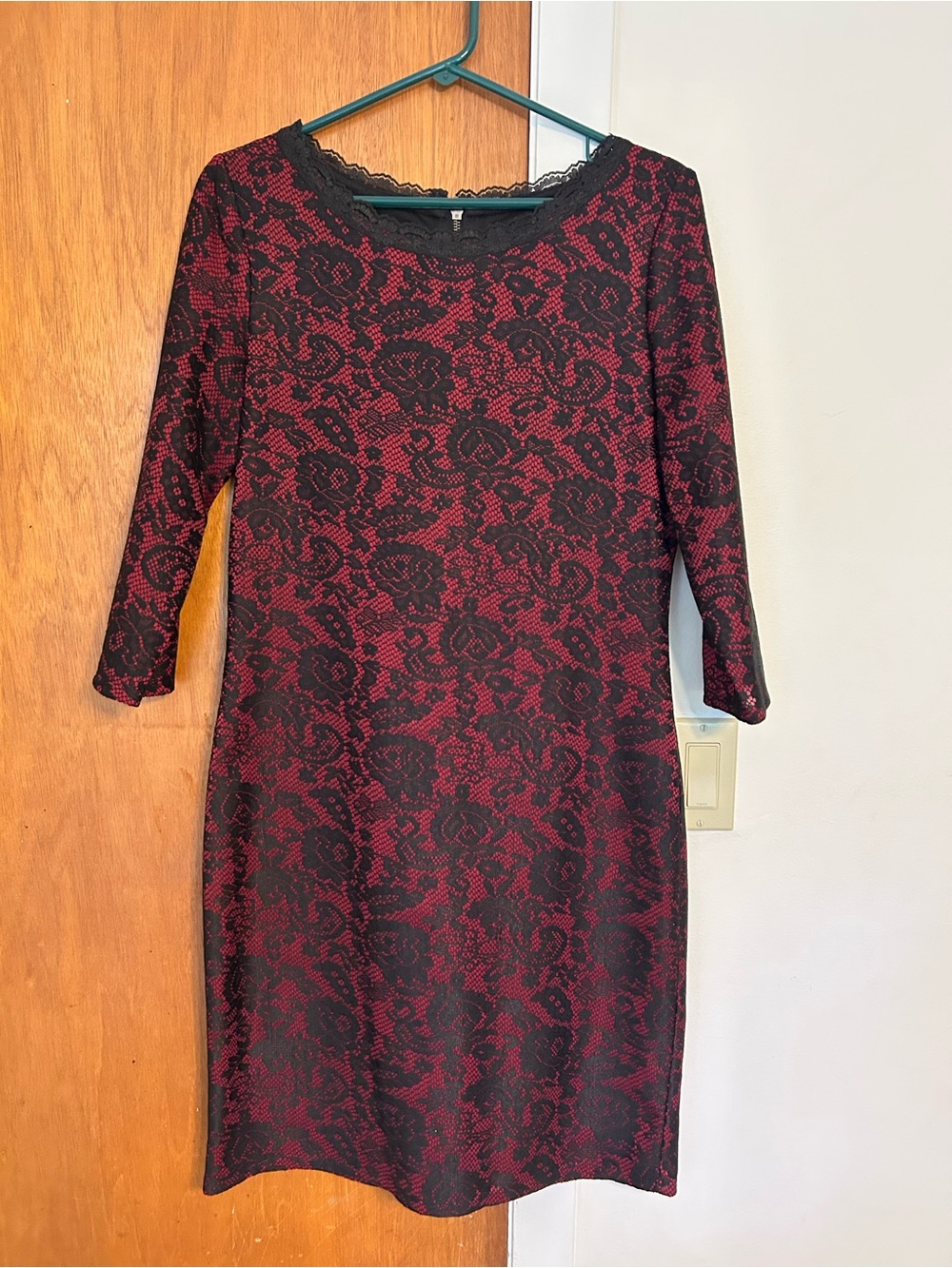 Red and Black Lace-Pattern 3/4 length Sleeve Sheath Dress